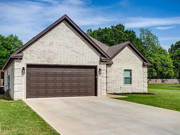 2nd image of 406 Rodgers Ln