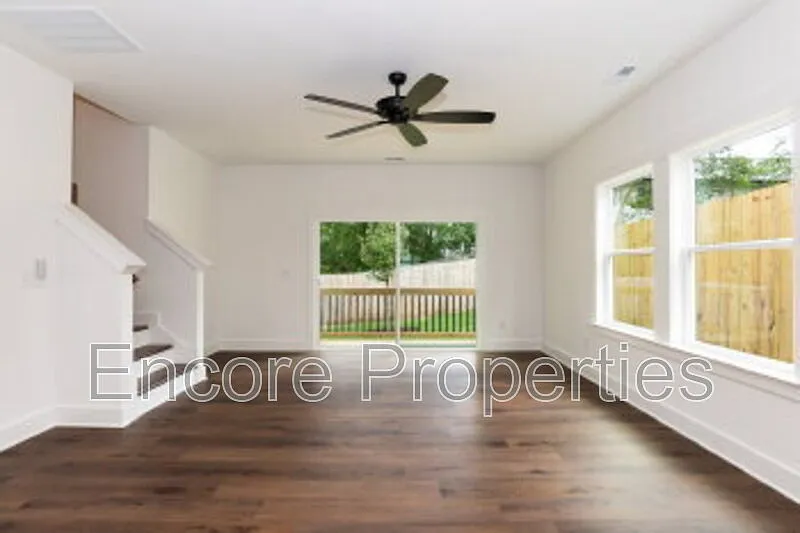 3 bed, 2.5 bath, 1642 sqft, $3,200 — Photo 4