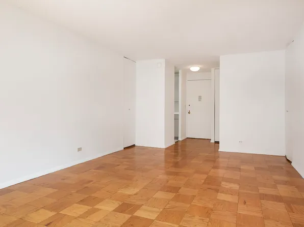 429 East 52nd Street 17E image 3 of 4
