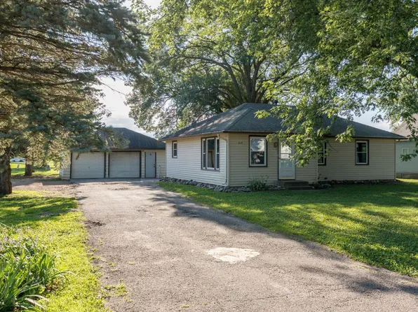 815 S 4th St, Le Sueur, MN 56058