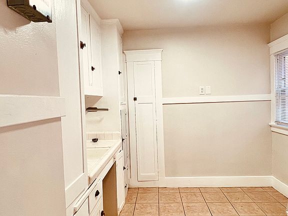 3rd image of 1065 E Ocean Blvd #6