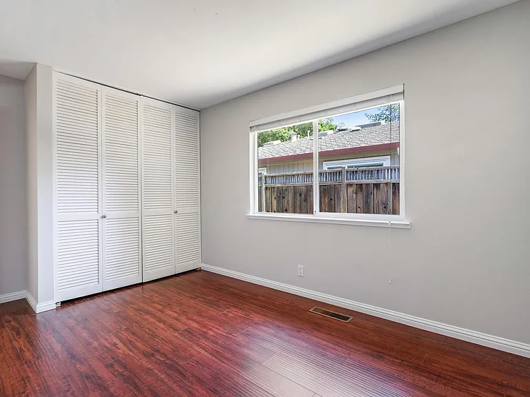 866 Woodland Ct — Photo 42