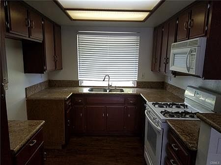 3rd image of 1109 Golden Springs Dr Unit B