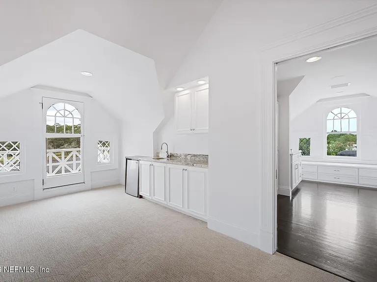 289 N Roscoe Blvd — Photo 38