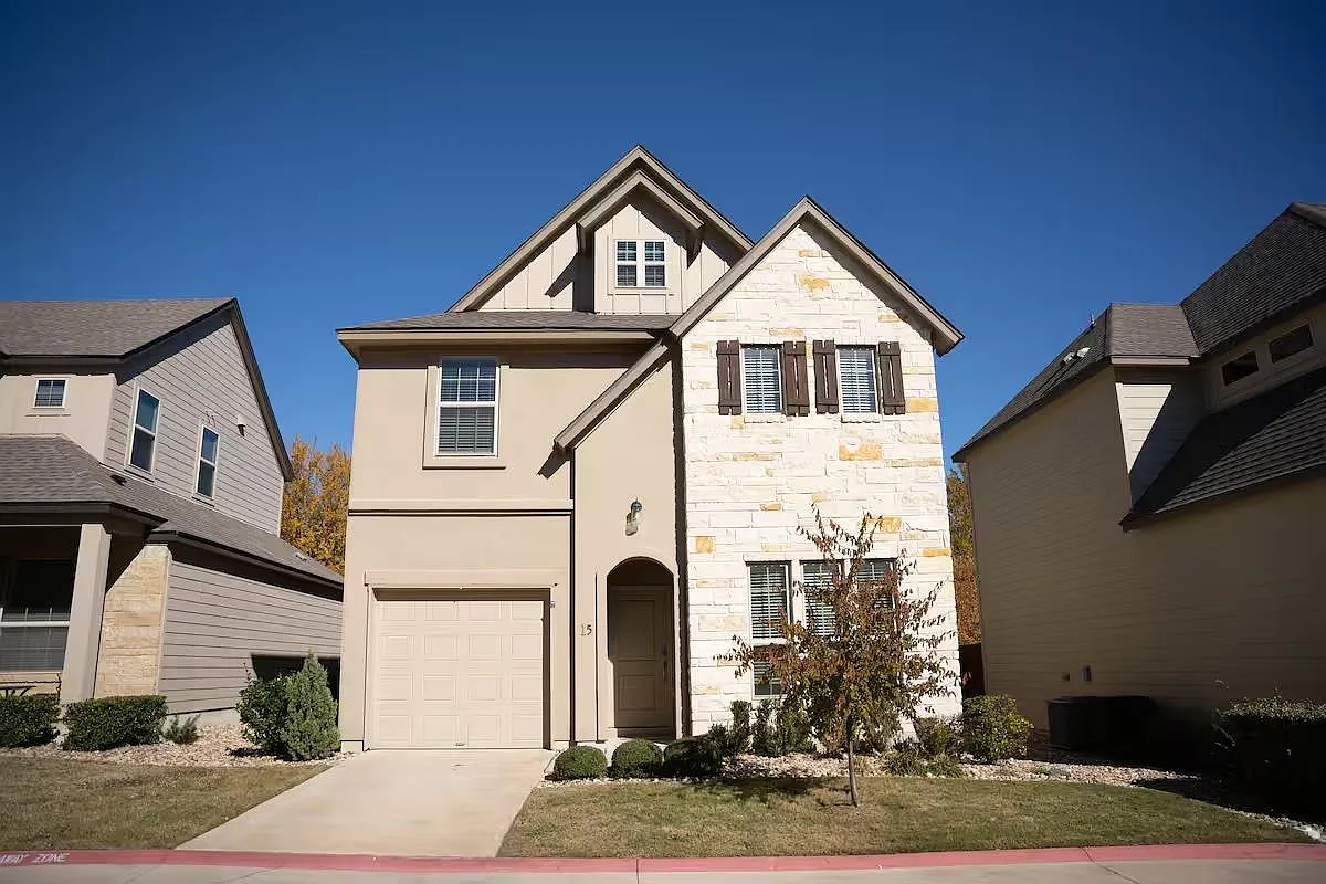 2 bed, 2.5 bath, 1689 sqft, $2,850 — Photo 2