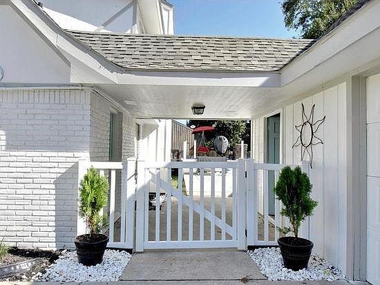 4th image of 733 Janice Dr