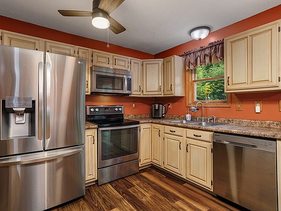 3rd image of 40 Lake Mattawa Rd