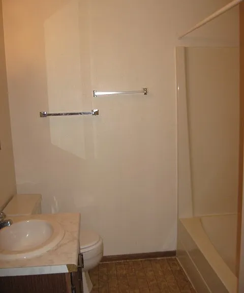 1510 W Koch Street — Photo 11