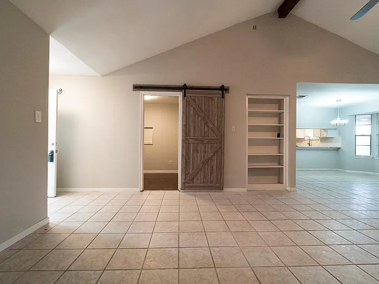 18746 Wood Glen Ln — Photo 19
