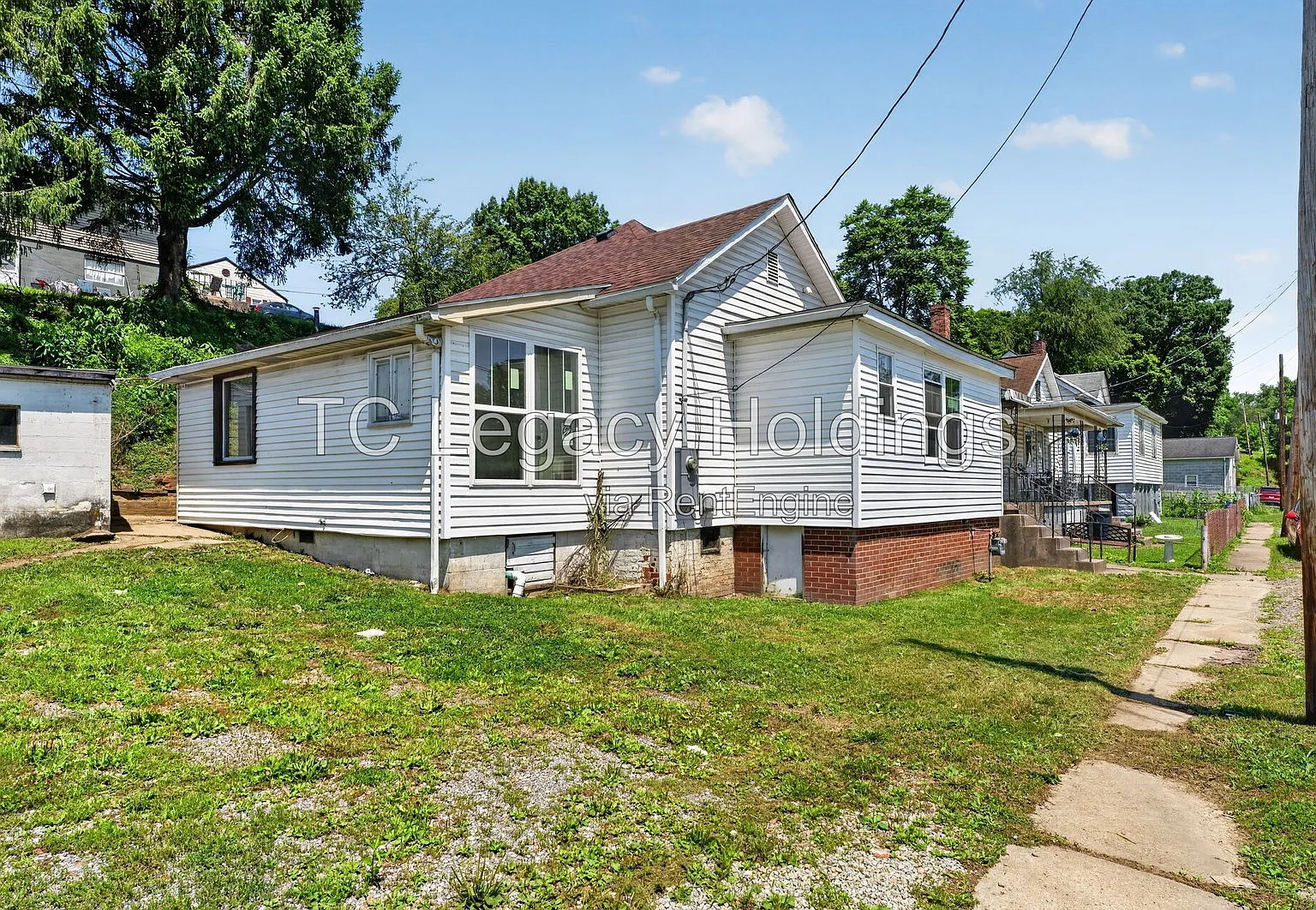 2 bed, 1.0 bath, 976 sqft, $1,300 — Photo 2
