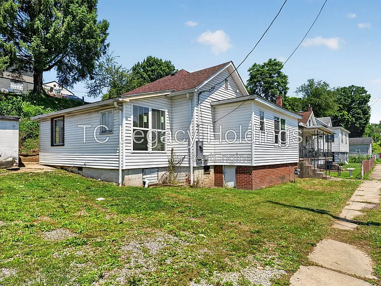 87 Crisfield St — Photo 2
