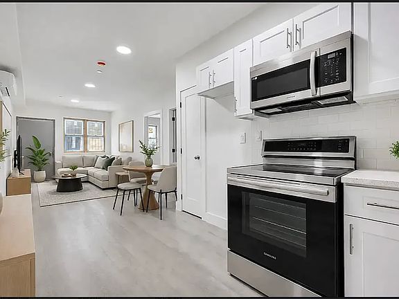 3rd image of 431 Warwick St #2AA