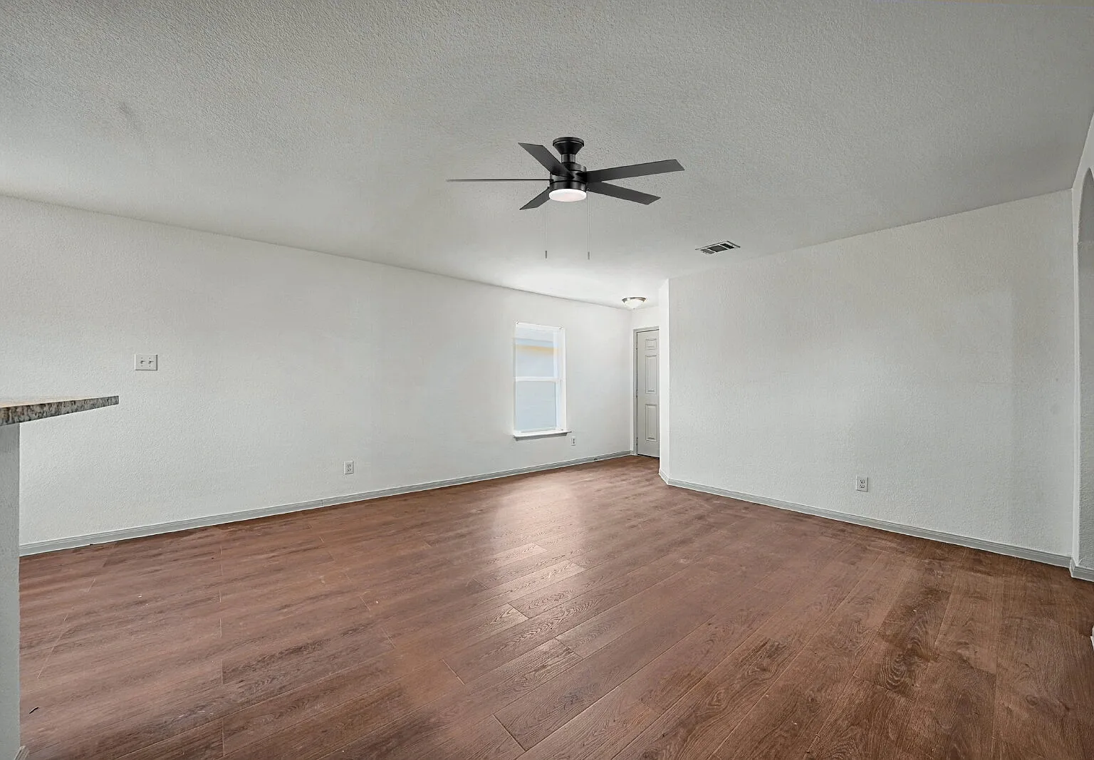 3 bed, 2.0 bath, 1167 sqft, $1,750 — Photo 4