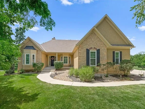 15760 Parkhill St, Overland Park, KS 66221