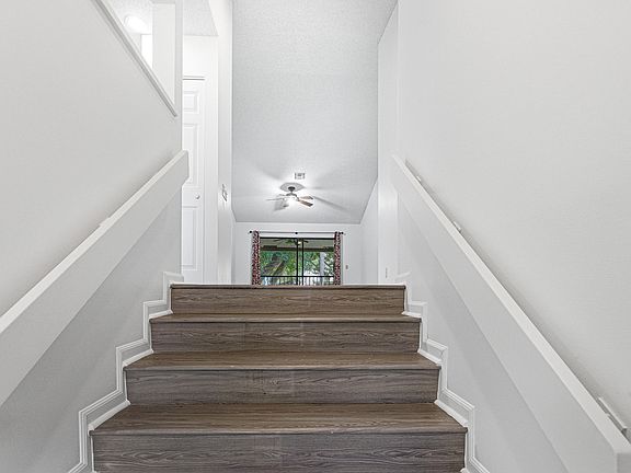 4th image of 5530 Coach House Cir