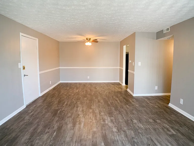 Knobs Pointe Apartments — Photo 43