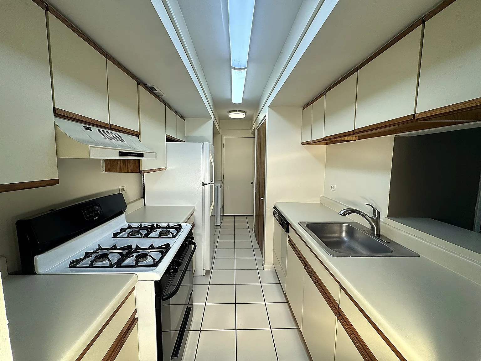 2 bed, 985 sqft, $2,295 — Photo 4