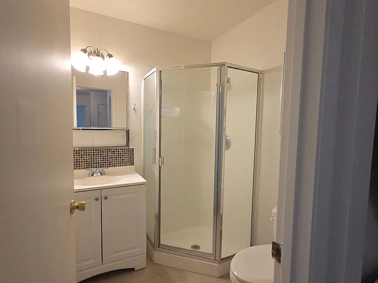 1826 E St — Photo 11