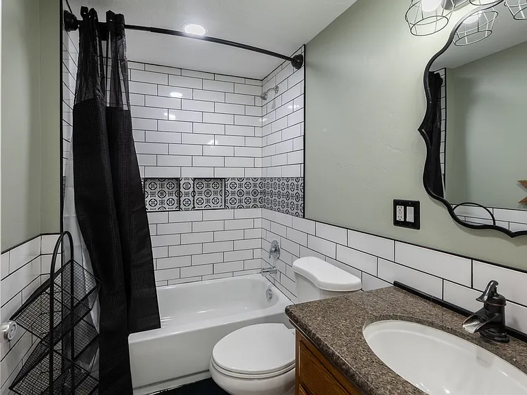 Shared And Private Rooms - Man Cave In Rexburg — Photo 19