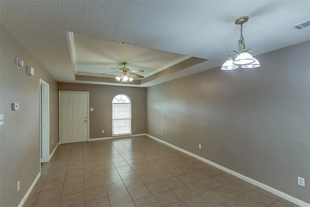3 bed, 1060 sqft, $1,400 — Photo 4