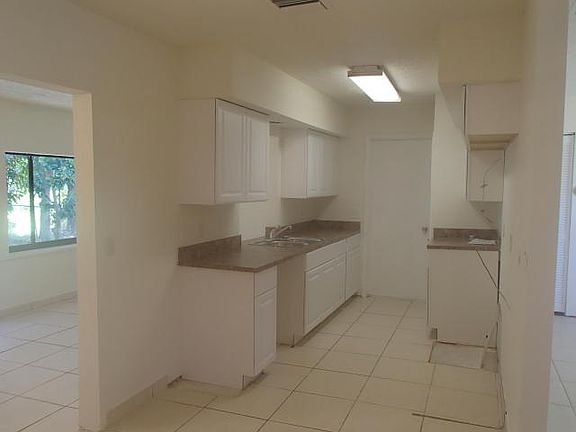 3rd image of 132 SW Crescent Ave
