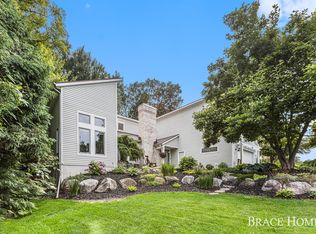 2424 Carrington Rd NE, Grand Rapids, MI 49525