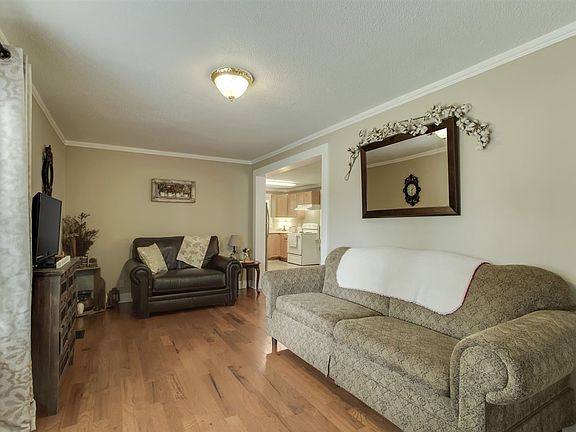 3rd image of 2701 Oakdale Ave NW