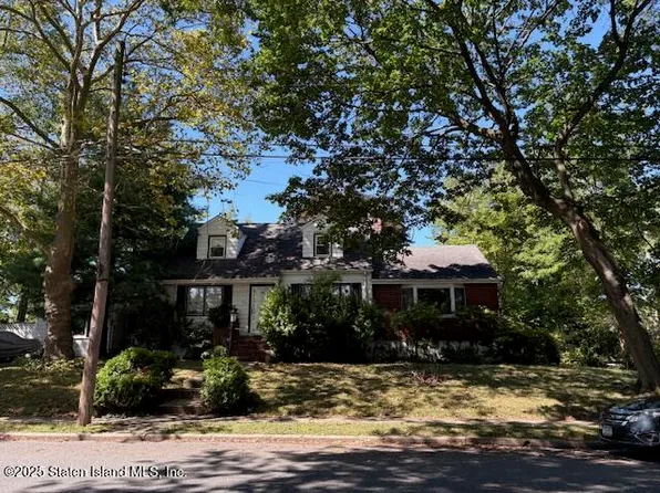 745 Clawson St, Staten Island, NY 10306