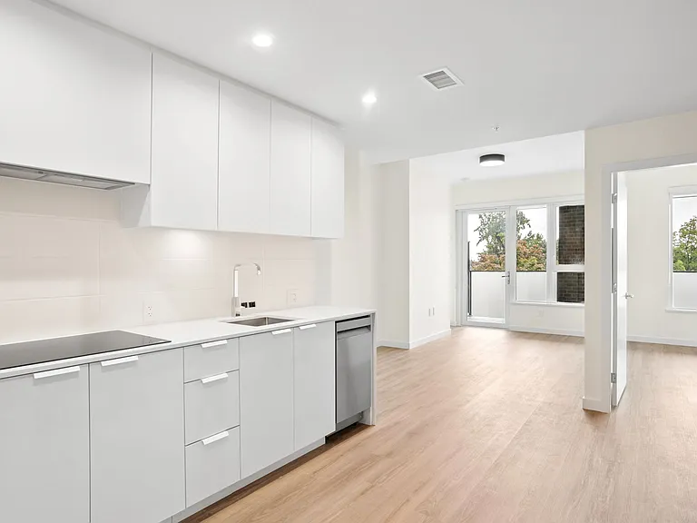 277 W 42nd Ave — Photo 13