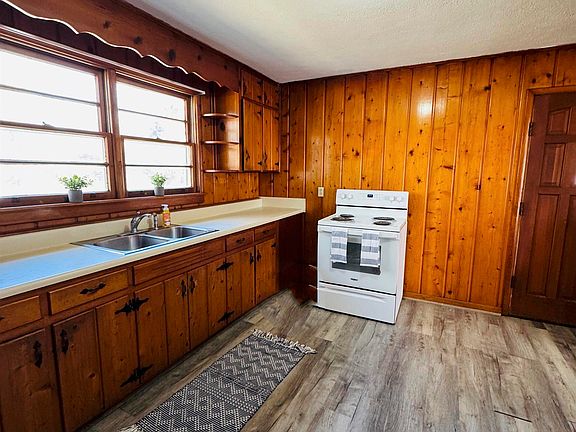 4th image of 715 Cedar Springs Rd