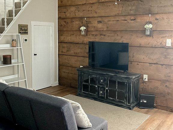 4th image of 5 S Walnut St #2