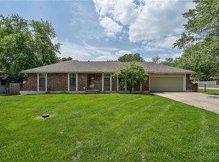 115 SW 19th St, Oak Grove, MO 64075
