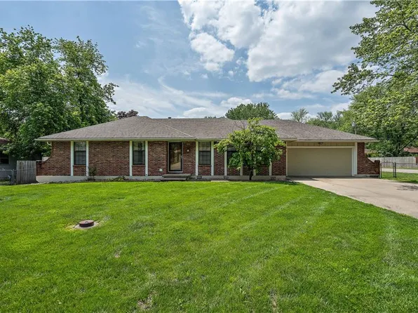 115 SW 19th St, Oak Grove, MO 64075