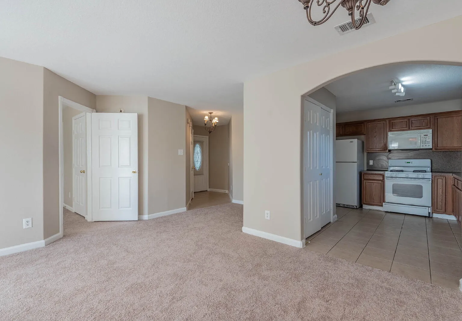 3 bed, 2.0 bath, 1264 sqft, $1,500 — Photo 2