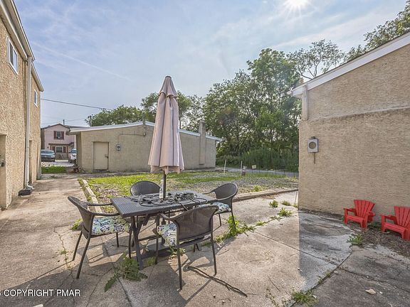 4th image of 311 Jefferson St