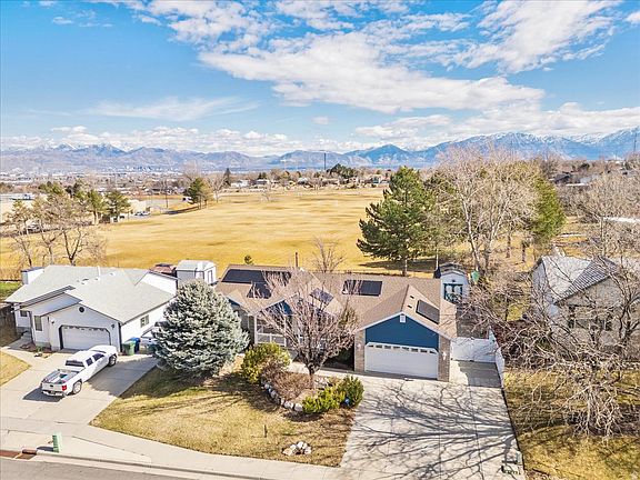 2nd image of 3899 S Chatterleigh Rd