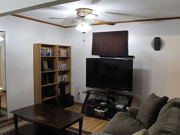 4th image of 9298 Crafton Dr