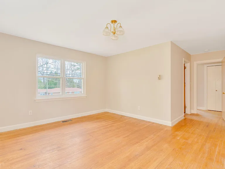 1109 James Blvd — Photo 12