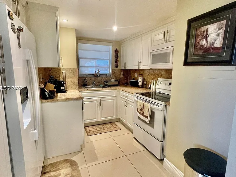 8850 Fontainebleau Blvd #401 — Photo 9