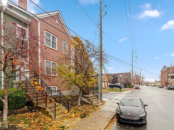 3rd image of 632 E 11th St