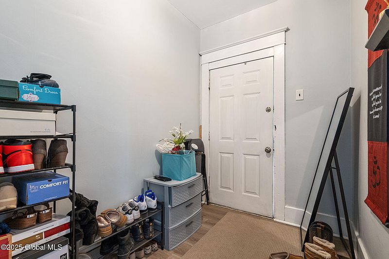4th image of 513 Seneca Street