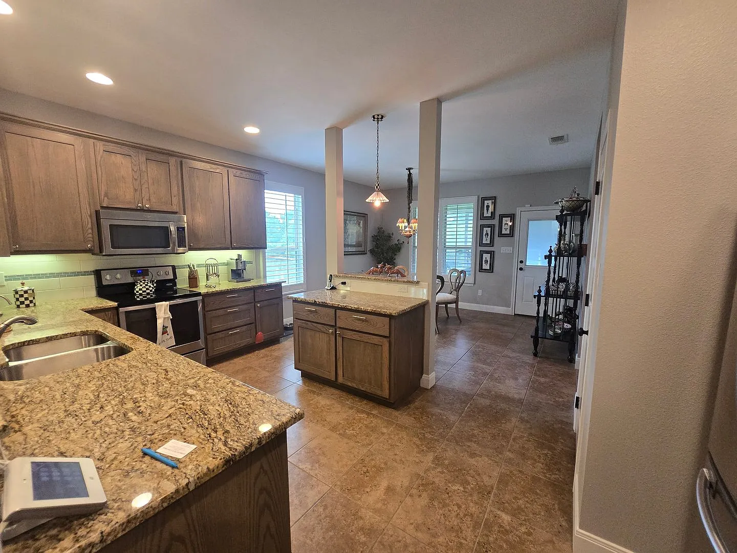 Granite, Views & Furnishings Included! — Photo 2