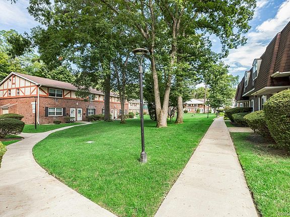 2nd image of 21 Glen Hollow Drive #G9