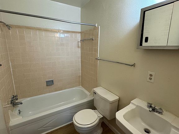 2nd image of 316 E College St #3