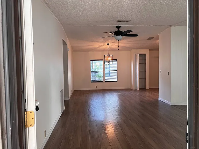 407 Whisper Oaks Dr #407 — Photo 6