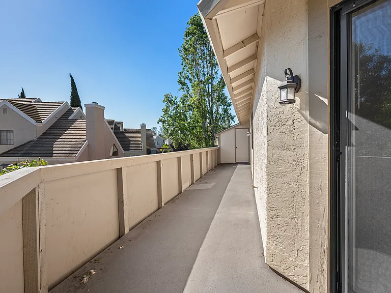 1010 N Abbott Ave — Photo 14