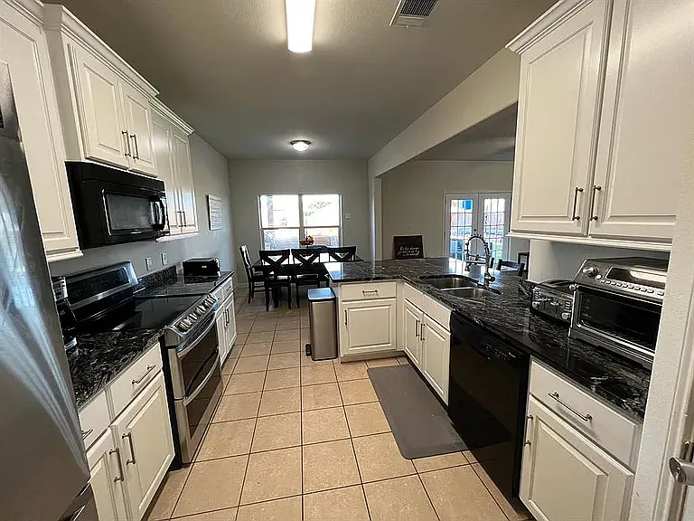 Spacious 4 Bed 2.5 Bath Single Family Home in Anna, TX — Photo 3