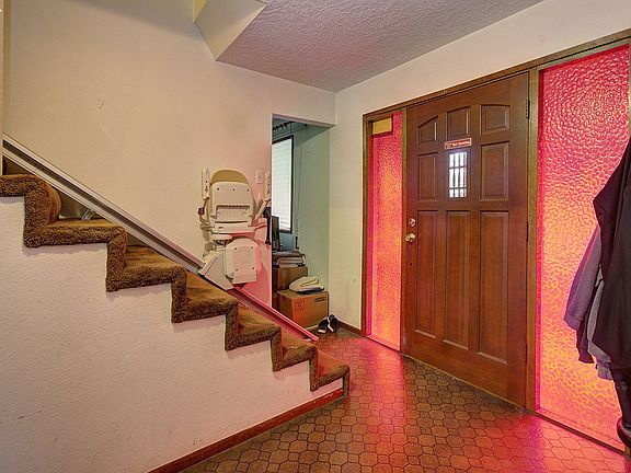 5th image of 605 Northwood Ct NE