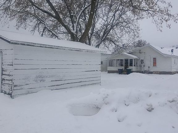 4th image of 364 Main St