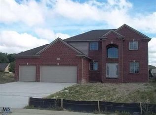 19313 Middle Branch Dr, Macomb, MI 48044